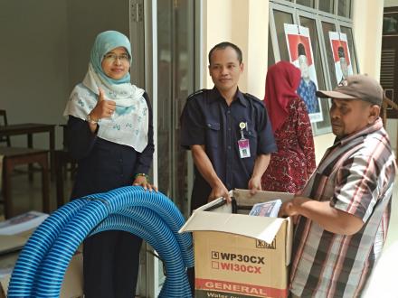 Gapoktan dan KWT di Desa Trimurti Terima Bantuan Alat-alat Pertanian
