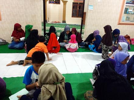 Belajar Bersama Mahasiswa KKN Stipram Yogyakarta