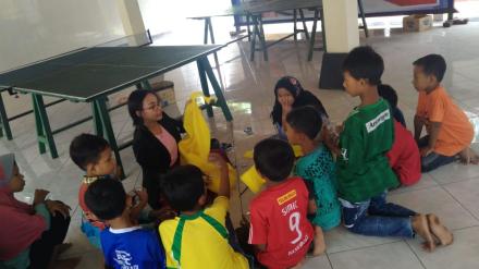 KKN Stipram Yogyakarta Ajak Anak-Anak Manfaatkan Limbah Jadi Kerajinan Tangan