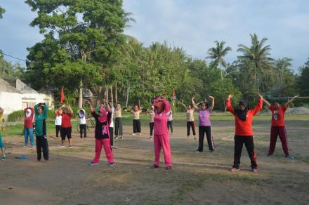 KKN Stripram Yogyakarta Bersama Komunitas Senam Aerobik Gelar Senam