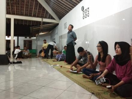 Meriahnya Pentas Teater Warga Puluhan Kidul dan Mahasiswa KKN Stipram Yogyakarta