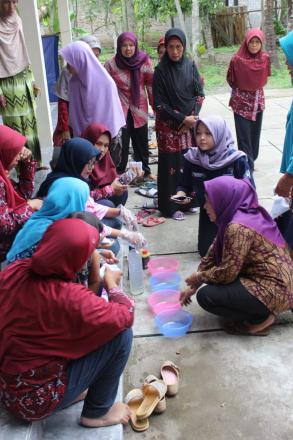 Pelatihan Shibori Untuk Warga Puluhan Kidul
