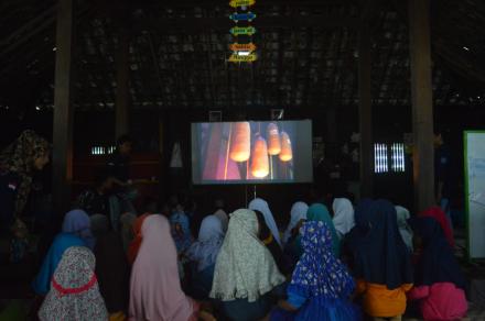 Nonton Bareng dan Pembagian Hadiah Lomba Mewarnai dan Menggambar