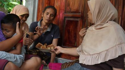 Demo Masak Kue Blondo Dengan Warga Dusun Mangiran