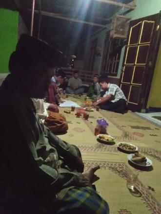 Pertemuan rutin Malam Senin Kliwon RT 78