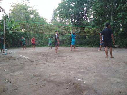 Serunya Warga Bendo Bermain Voli