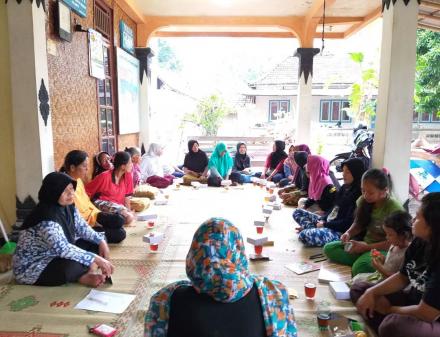 Pelatihan dan Pendampingan Kelola Sampah Kreatif