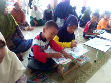Puluhan Anak TK dan SD Ikuti Lomba Menggambar di Pendopo Desa Trimurti