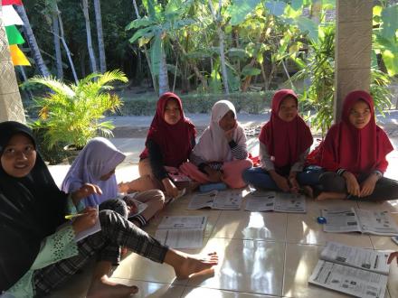 Bimbingan Belajar Bersama Anak-Anak