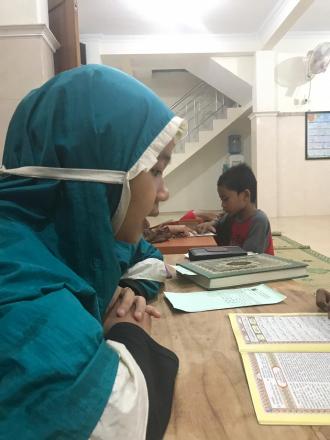 Belajar Mengaji Bersama Adik-Adik di Masjid Al-Hikmah Mayongan
