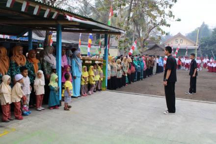 Upacara 17 Agustus di Lapangan Mayongan Menyambut Hari Ulang Tahun Ke-74 Republik Indonesia