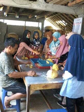 Kunjungan SMA N 5 Purworejo ke Desa Wisata Lopati