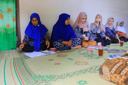 Pertemuan dengan Kelompok Wanita Tani (KWT)