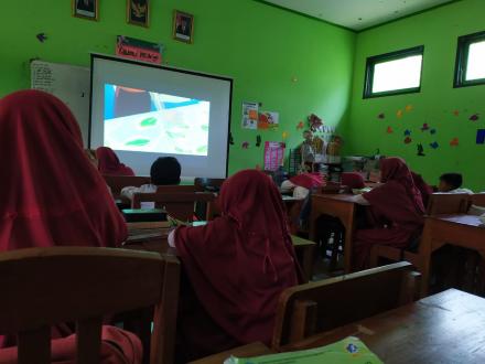 BELAJAR LEWAT FILM