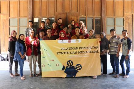 KKN 80 UMY lakukan pelatihan pembuatan media sosial dan website pada pemuda Dukuh Nengahan 