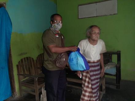 Paket Sembako Untuk Penyandang Tunanetra