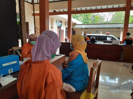 Pelaksanaan Vaksinasi Covid Kalurahan Trimurti