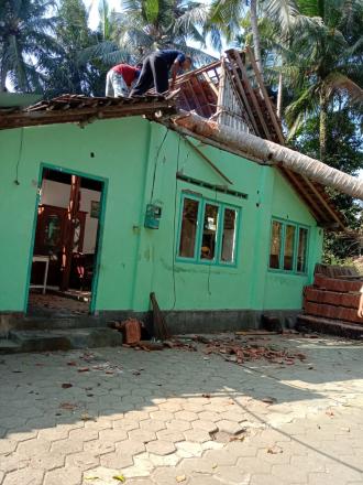 Evakuasi Pohon Tumbang di Dusun Srandakan