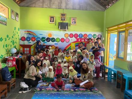 Kegiatan pembelajaran interaktif di TK ABA Bandung Gunungsaren Kidul