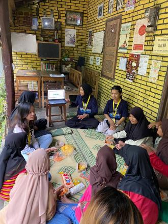 Sosialisasi Pengenalan Hewan Endemik Indonesia kepada Anak-Anak di Dukuh Pedak