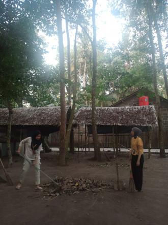 Kegiatan Kerja Bakti Area Kedai Nyawiji di Dusun Bendo 