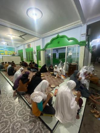 Kuliah Subuh dan Sarapan Bubur Bersama Jamaah Masjid An Nur Mangiran