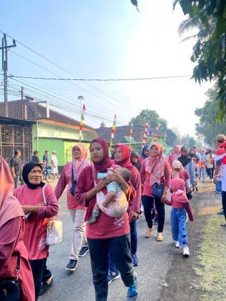 Jalan Sehat Sebagai Puncak Acara Peringatan Kemerdekaan Kemerdekaan Indonesia Warga Padukuhan 03 Klu