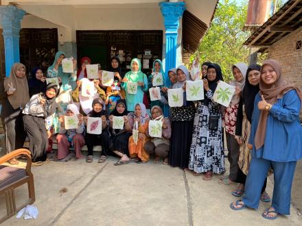 Pelatihan Eco-Print pada Tas Jinjing (Totebag) terhadap Ibu-ibu PKK Padukuhan XIX Sapuangin