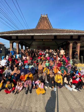 Senam Massal Warga Padukuhan XIX Sapuangin dalam Rangka Memperingati Hari Olahraga Nasional