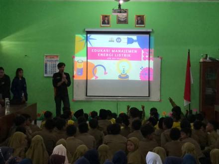 Edukasi mengenai Manajemen Listrik dan Energi Terbarukan pada siswa dan siswi SD Muhammadiyah Gerso