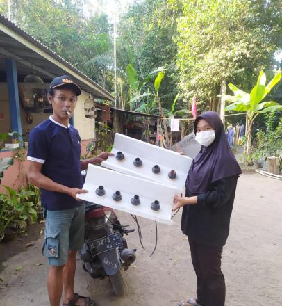 Lampu Sorot untuk Penerangan Lapangan Voli Dusun Sapuangin