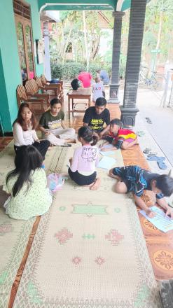 Bimbingan Belajar Sore bersama Mahasiswa KKN STP AMPTA Yogyakarta dan Anak-Anak Dusun Lopati