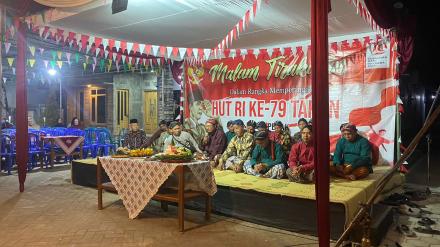 MALAM TIRAKATAN DI PADUKUHAN PEDAK