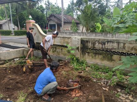 Kerja Bakti di Masjid Mashuri
