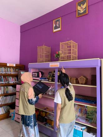 Optimalkan Layanan Literasi, Tim PLK Sekar Abhinaya Laksanakan Digitalisasi Koleksi di Perpustakaan 