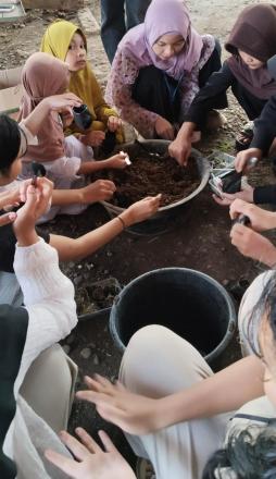 Pawiyatan Anak 'Nanem Tumbuhan' PLK UNY Sekar Abhinaya