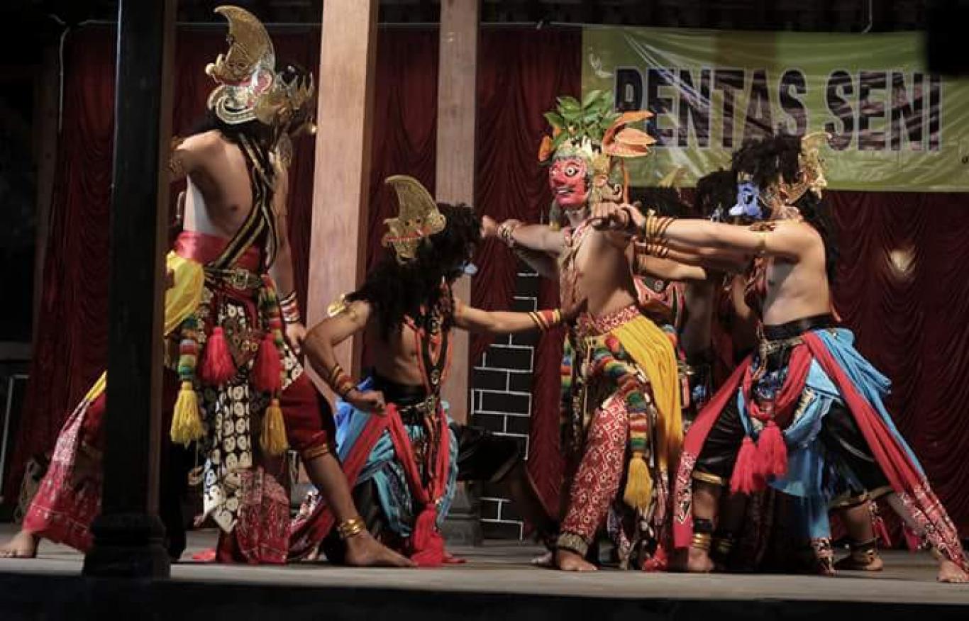 Kethoprak Mataram Dan Wayang Wong Topeng Memukau Warga